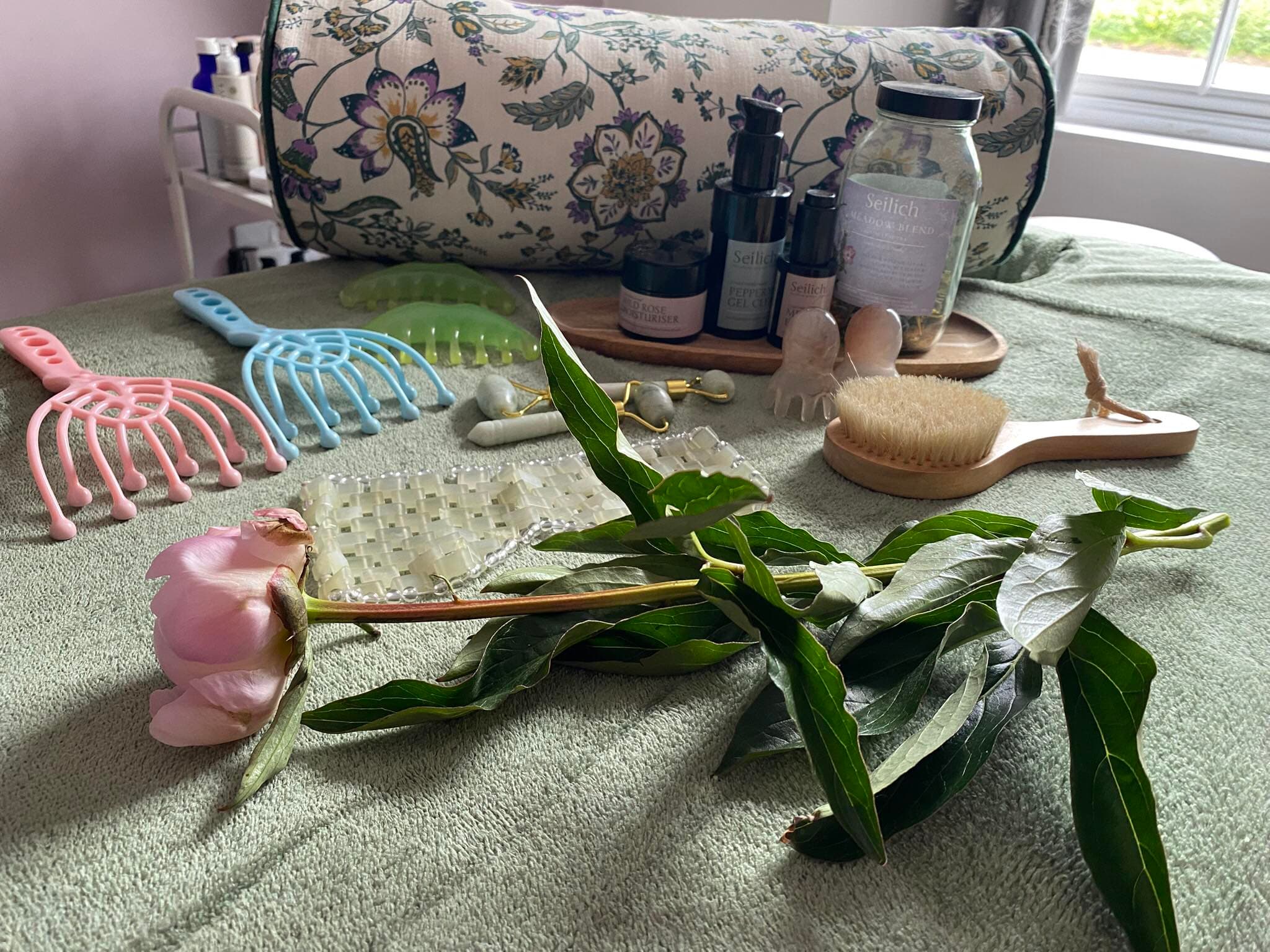 Image showing botanical dry head spa with mini facial treatment being performed